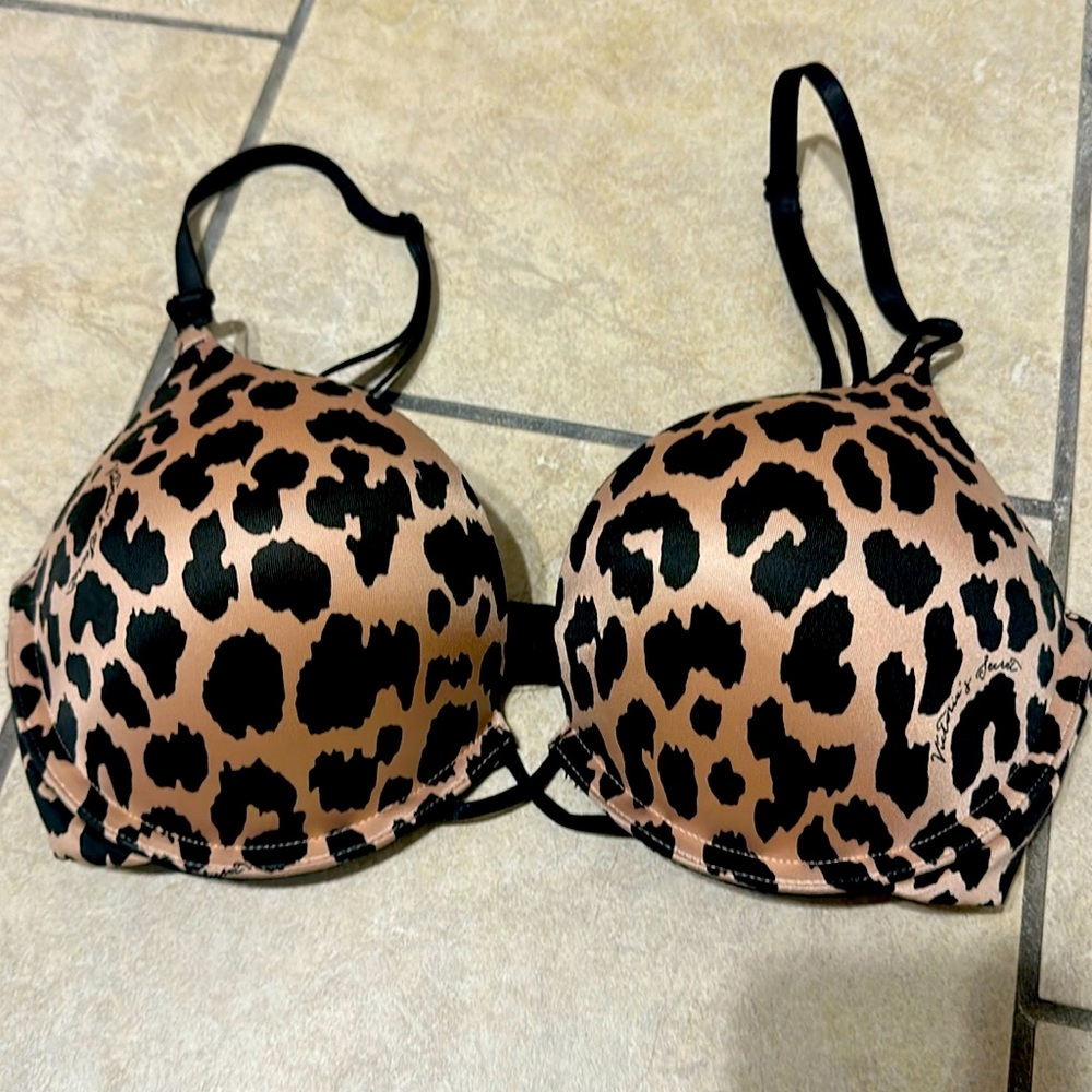 Victoria’s Secret Bombshell Plunge Push-up Bra